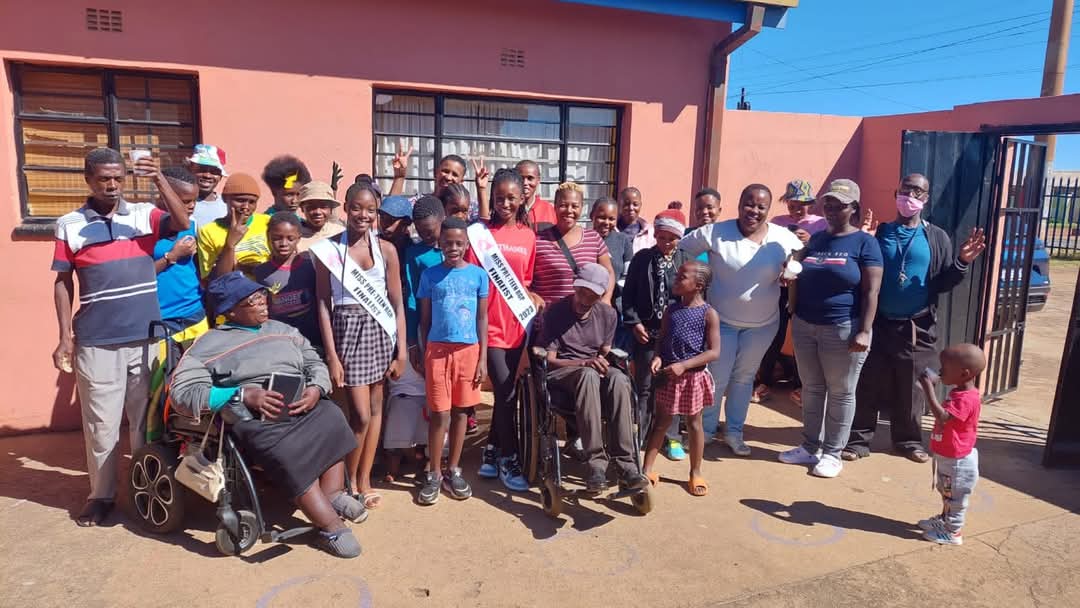 Community Rise Uthando beneficiaries and staff gathered outside the centre in Senaoane, Soweto